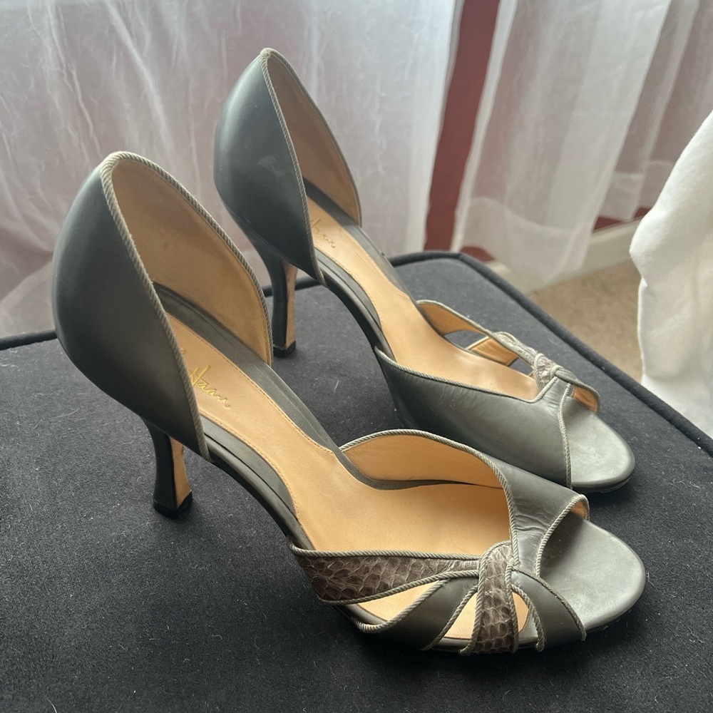 Cole Haan Grey With Snakeskin Detail heels size 10B